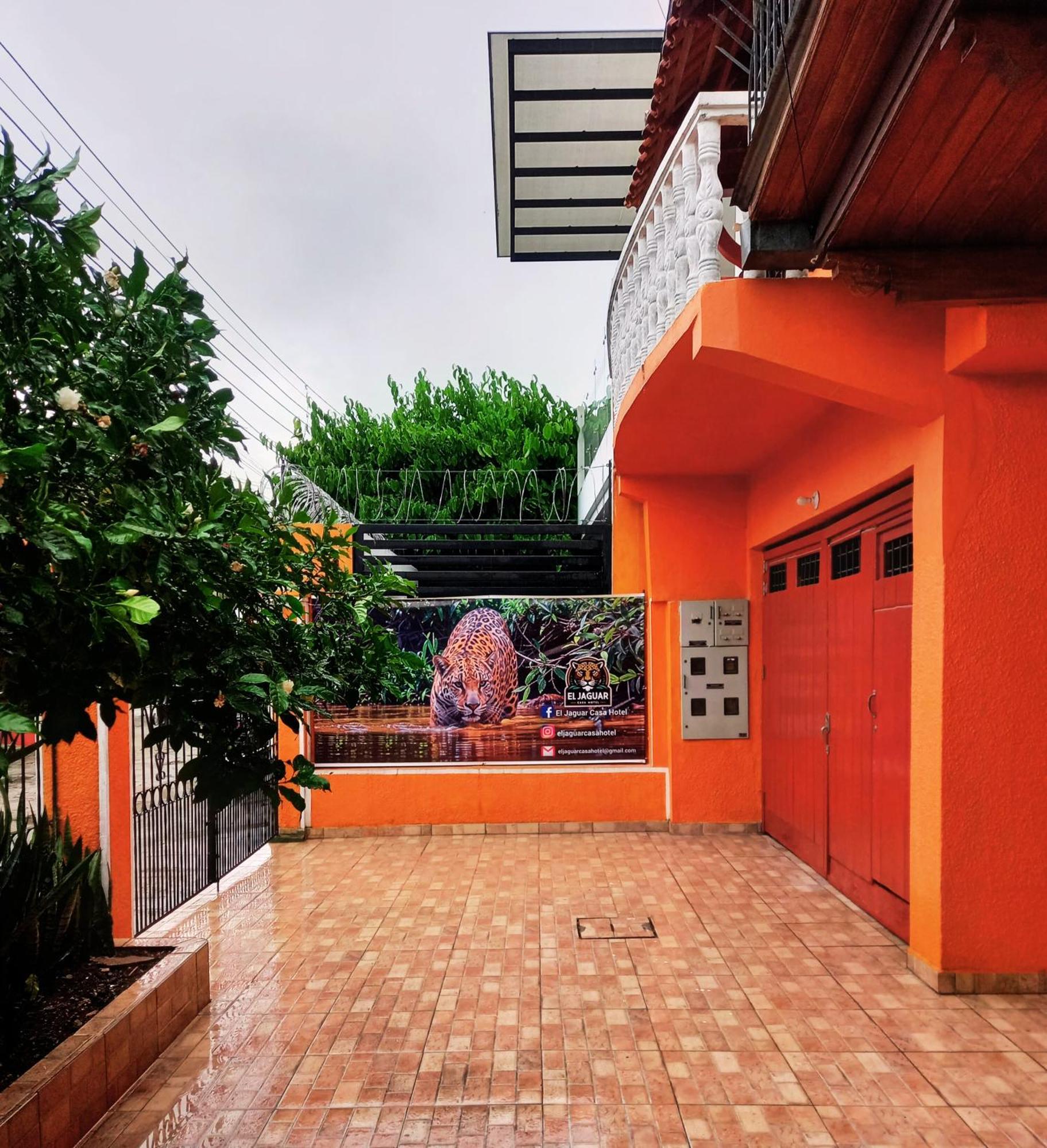 El Jaguar Casa Hotel Leticia Exteriör bild